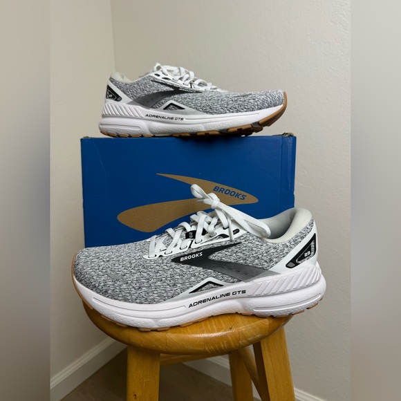 Brooks Adrenaline GTS 23 Running Shoes Women’s 9 NIB - Picture 7 of 11
